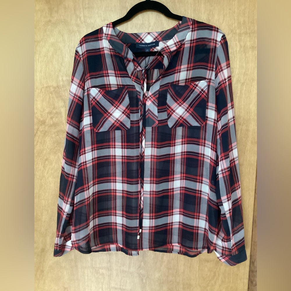 Tommy Hilfiger, L,Plaid Lace-Up Front Button Blouse in Red, Black & White
